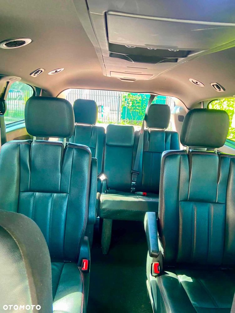 Dodge Grand Caravan - 8