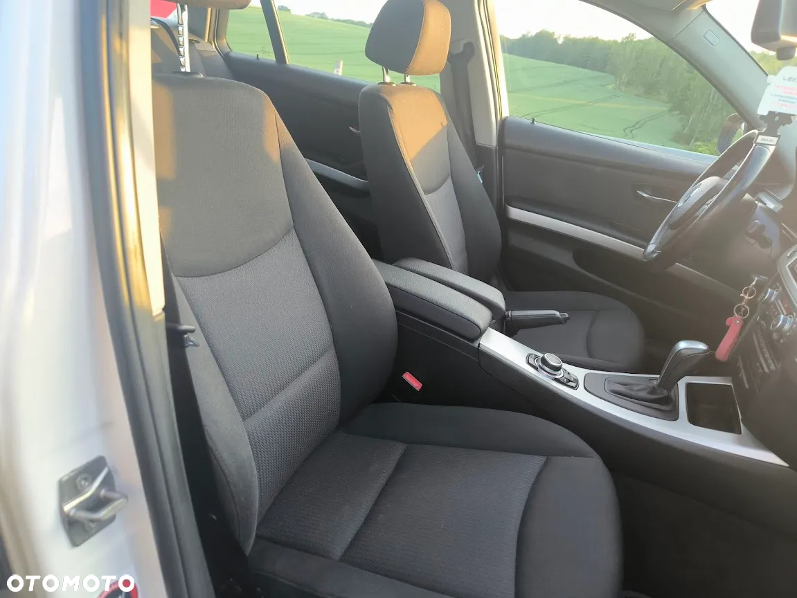 BMW Seria 3 320d xDrive DPF Touring Edition Fleet Sport - 27
