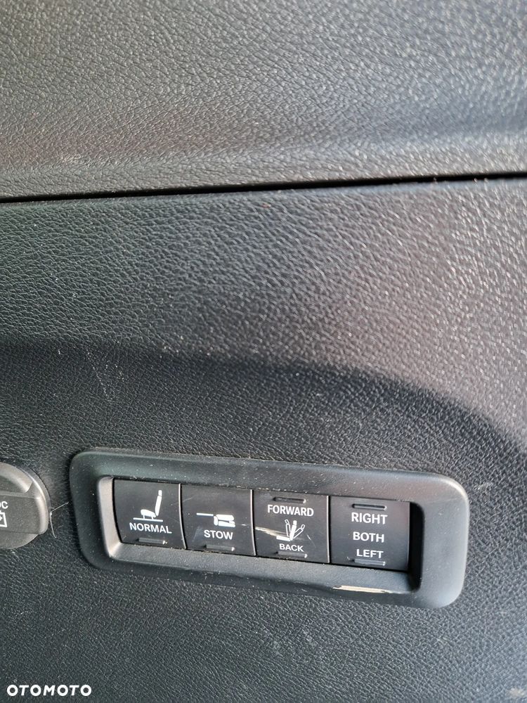 Chrysler Pacifica - 20