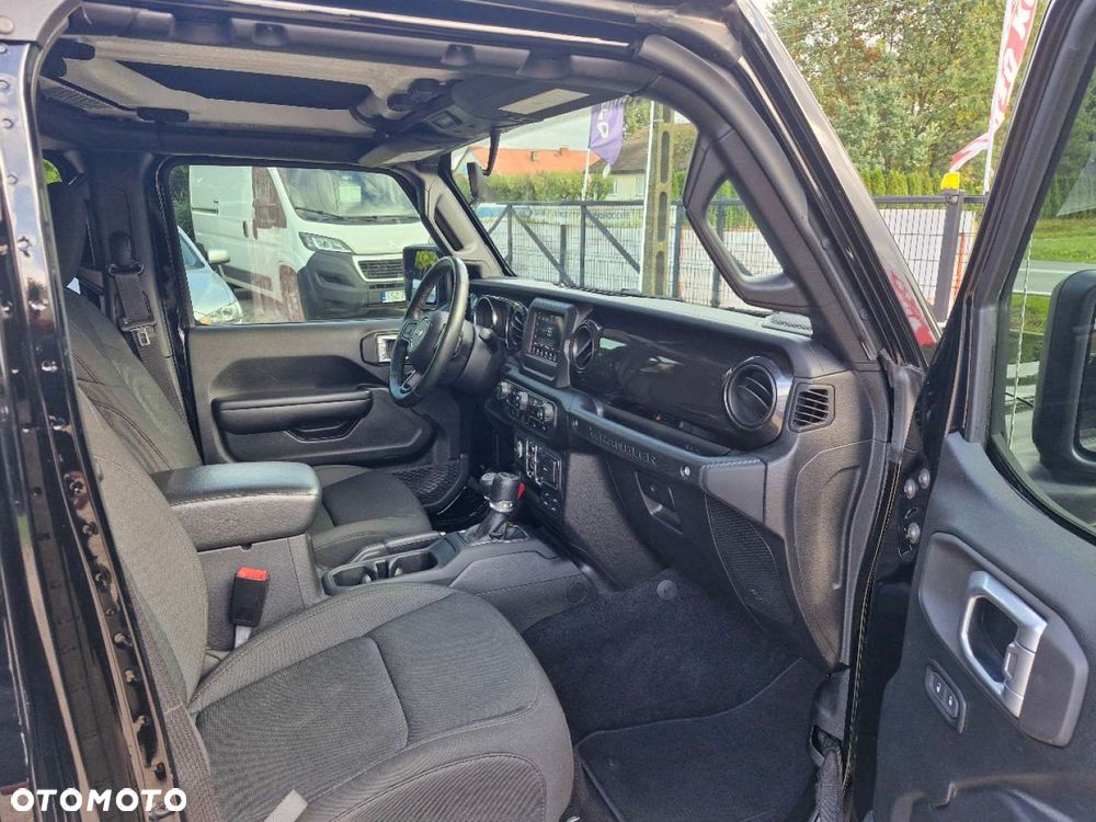 Jeep Wrangler - 23