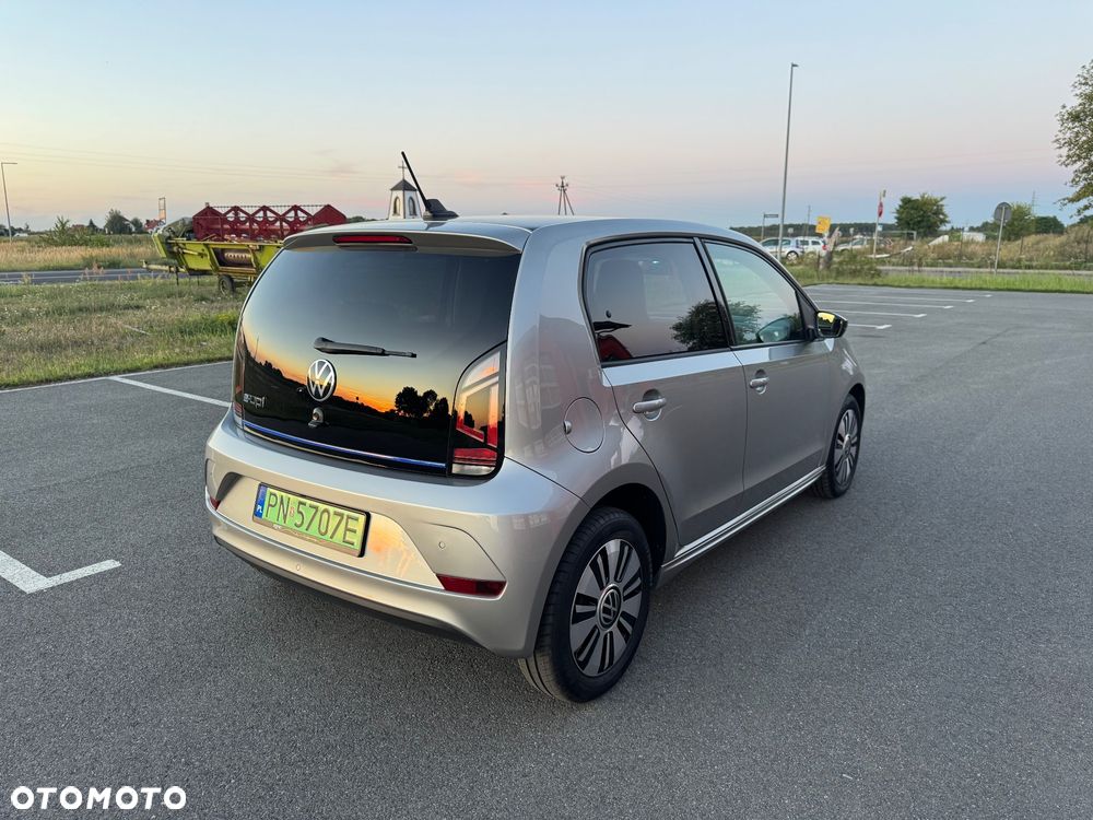 Volkswagen up! e-up - 11
