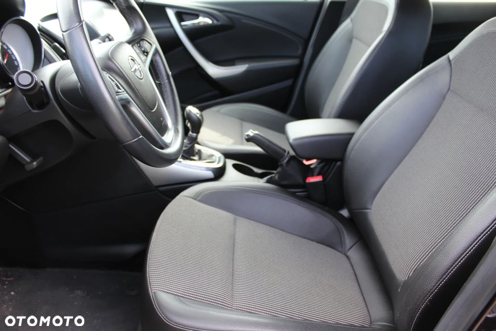 Opel Astra 1.4 T Cosmo S&S - 12
