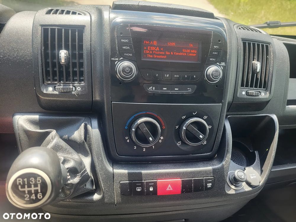 Fiat Ducato 2016r 2.3 JTD 130KM Izoterma Chłodnia Food Truck Sklep HAKI na mięso półki Mroźnia Agregat - 25