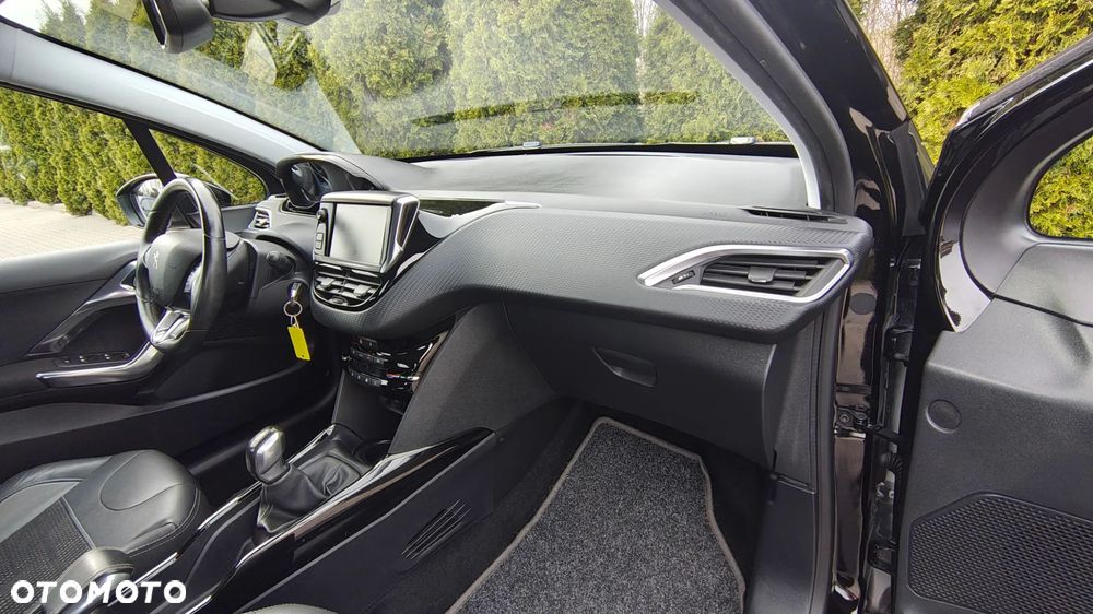 Peugeot 2008 1.6 BlueHDi Allure S&S - 24