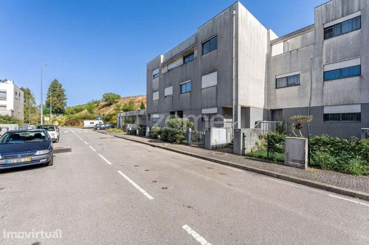 Andar Moradia T4 Triplex c/ excelentes acessos em Mozelos - Grande imagem: 2/40