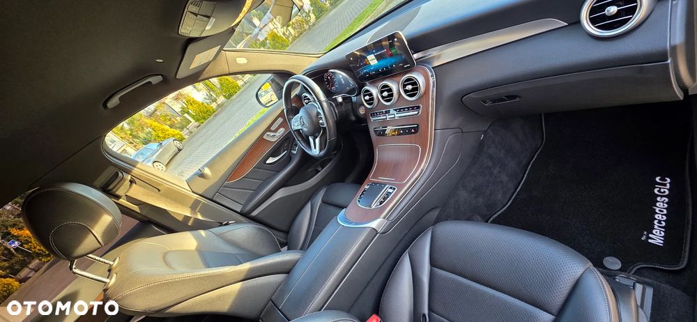 Mercedes-Benz GLC 300 4Matic 9G-TRONIC AMG Line - 25