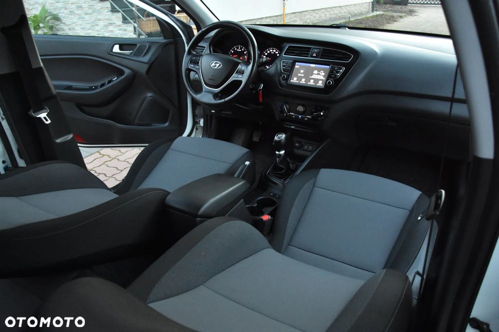Hyundai i20 - 20