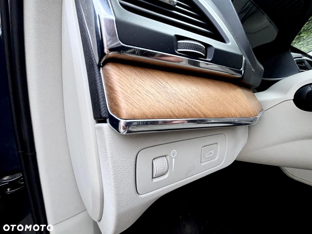 Volvo XC 90 T6 AWD Momentum 7os - 25