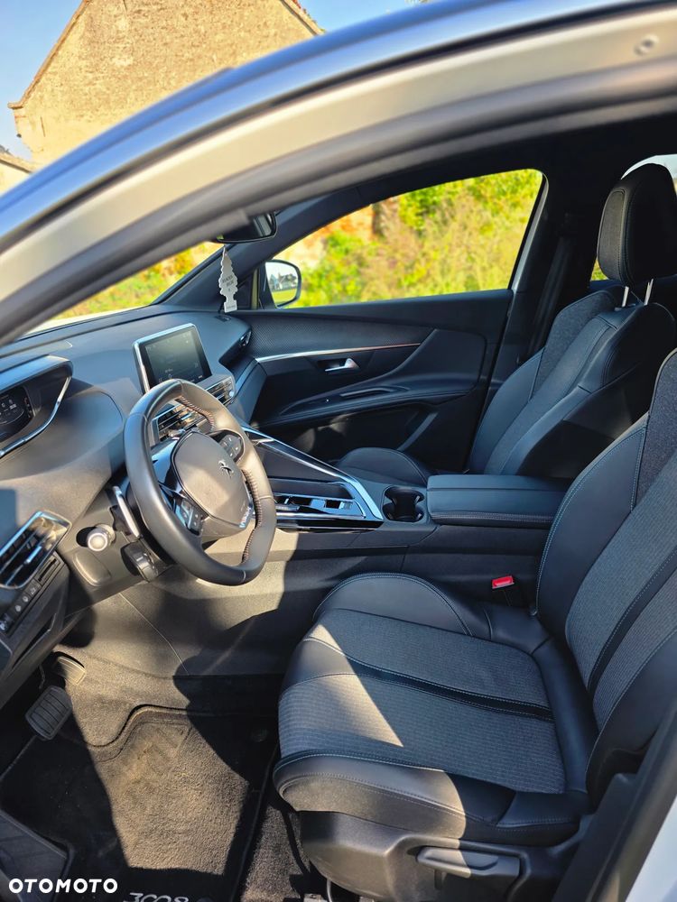 Peugeot 3008 1.5 BlueHDi Allure S&S EAT8 - 8