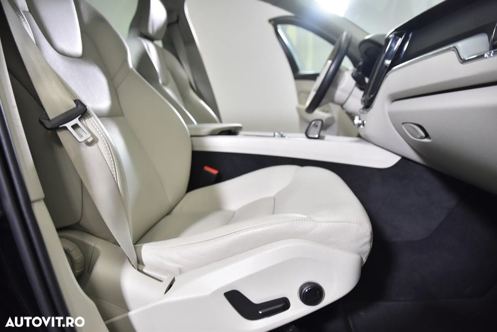 Volvo XC 60 T6 AWD Recharge Geartronic Inscription - 12