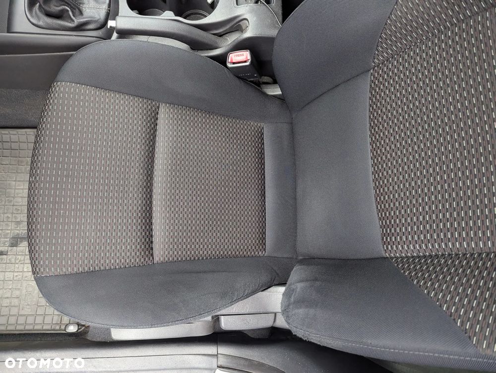 Hyundai i30 1.6 Comfort - 19