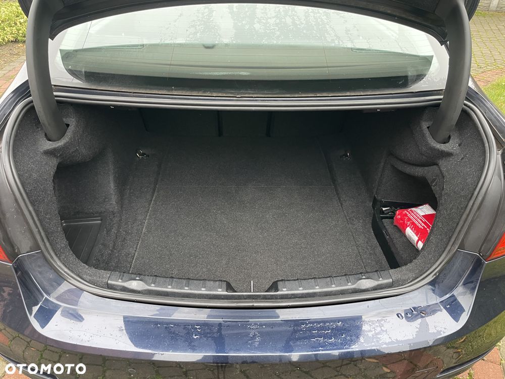 BMW Seria 3 328i Sport Line - 12