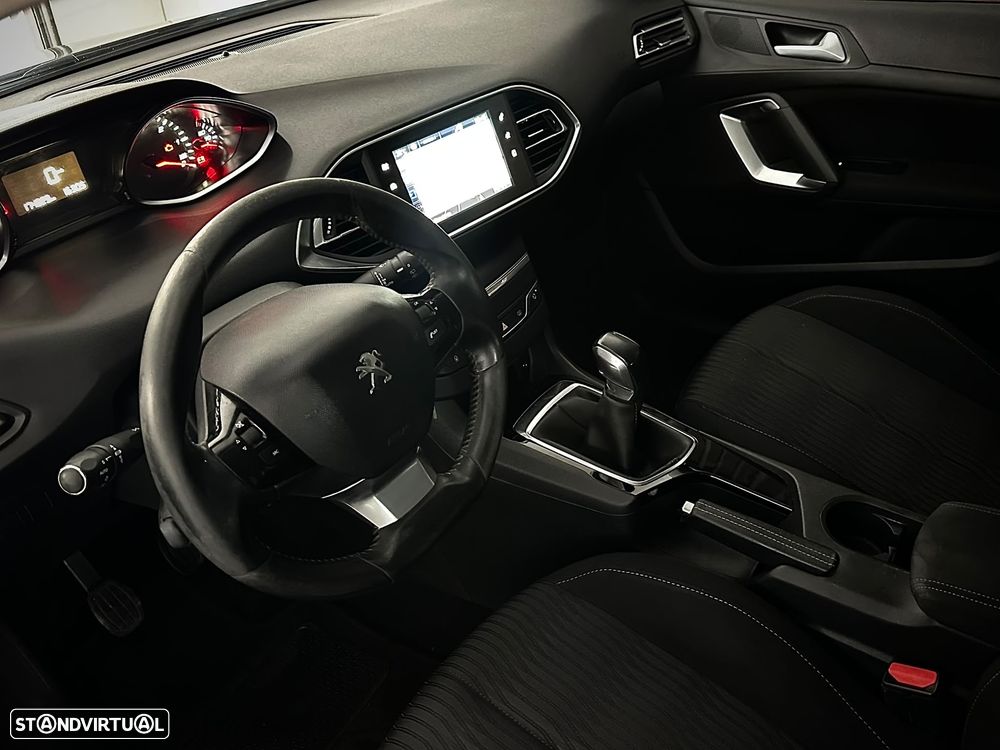 Peugeot 308 1.6 HDi Active — fotografia 2