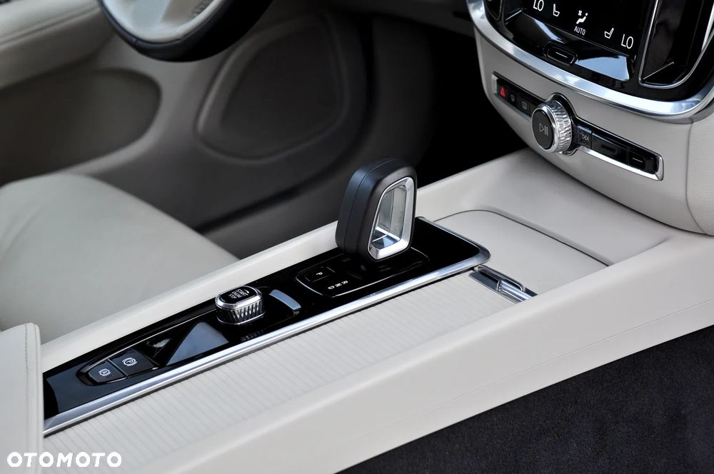 Volvo V60 B4 D Geartronic Momentum - 19