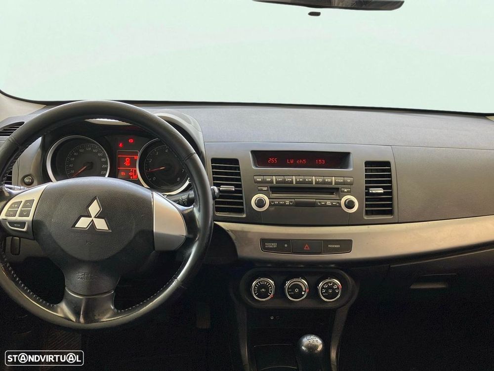 Mitsubishi Lancer 1.5 Invite - 10