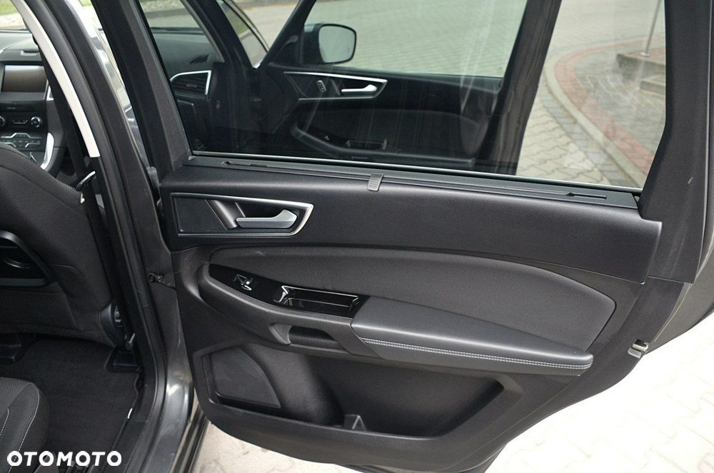Ford S-Max - 17