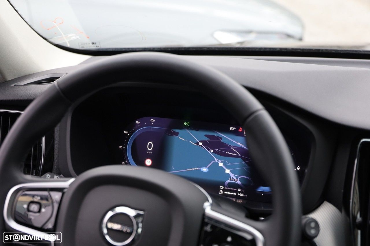 Volvo XC 60 2.0 T6 PHEV Plus Dark AWD - 21