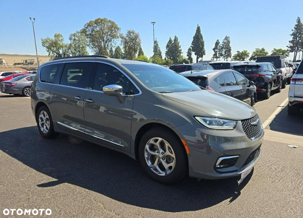 Chrysler Pacifica - 3