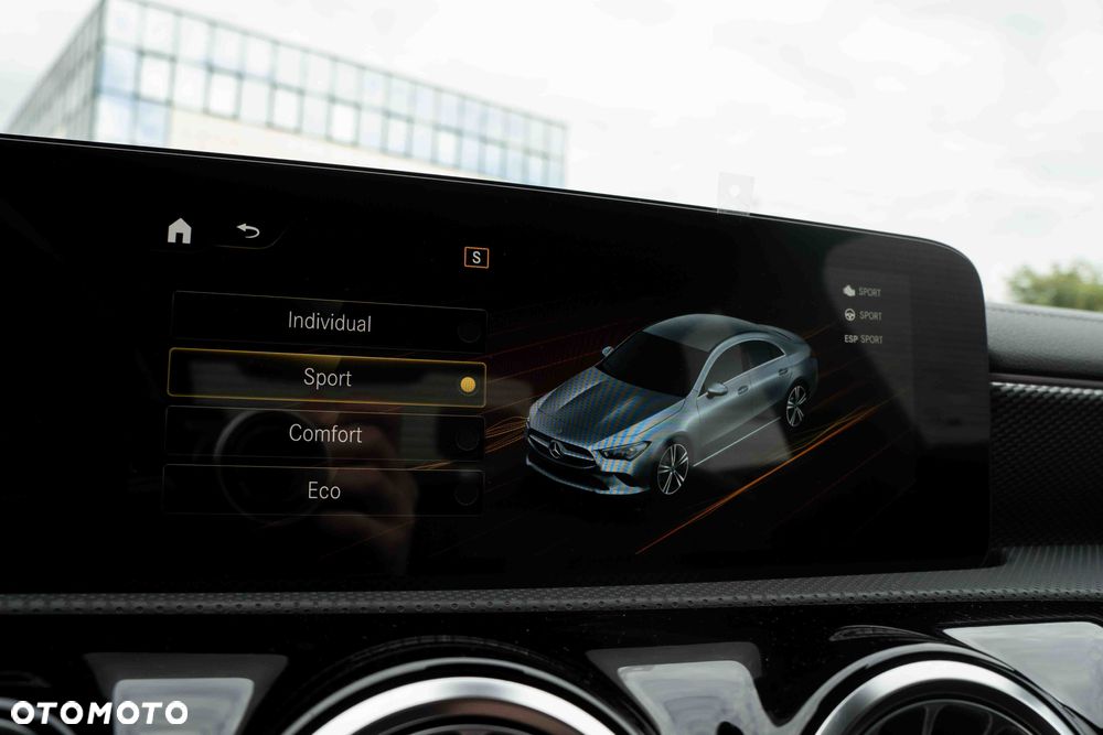 Mercedes-Benz CLA 180 Progressive 7G-DCT - 26
