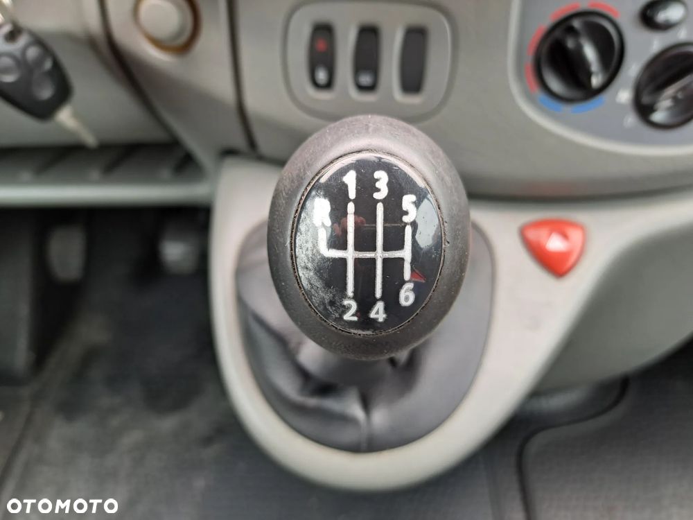 Opel Vivaro - 18
