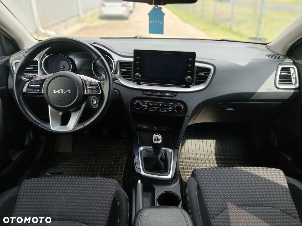 Kia Ceed 1.5 T-GDI M - 11