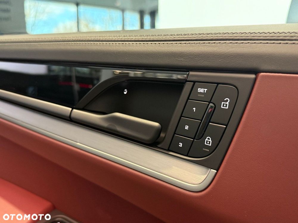 Porsche Cayenne - 16