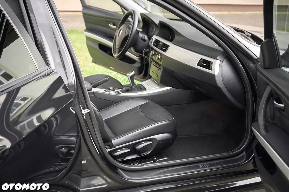 BMW Seria 3 318d DPF Touring Edition Sport - 21