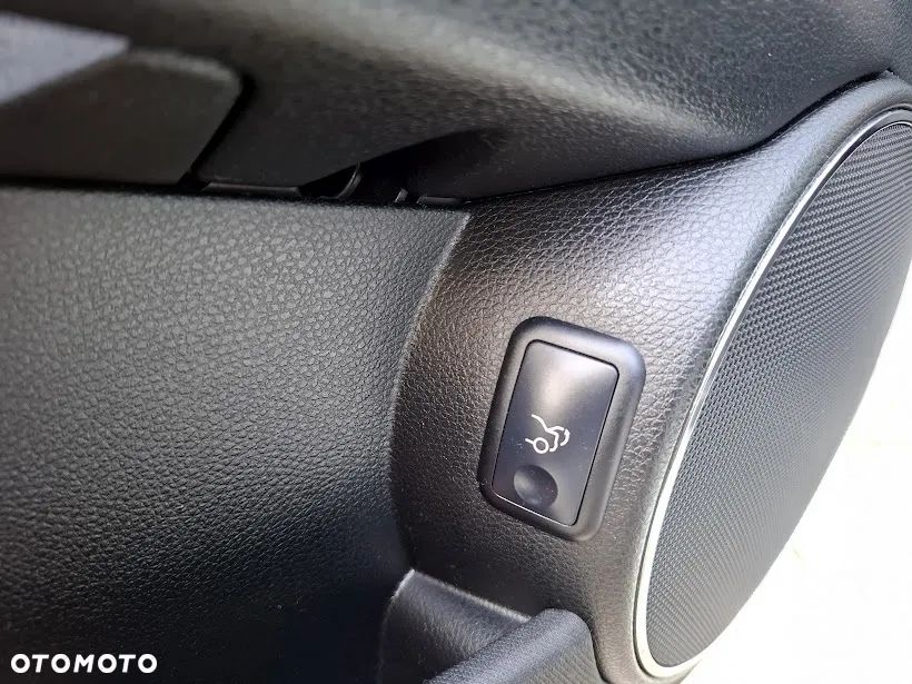 Mercedes-Benz Klasa C 180 CGI Automatik BlueEFFICIENCY Elegance - 18