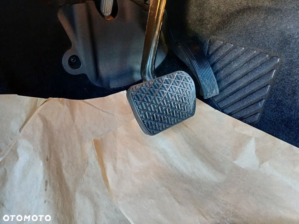 Mercedes-Benz Klasa B 180 CDI (BlueEFFICIENCY) 7G-DCT - 34