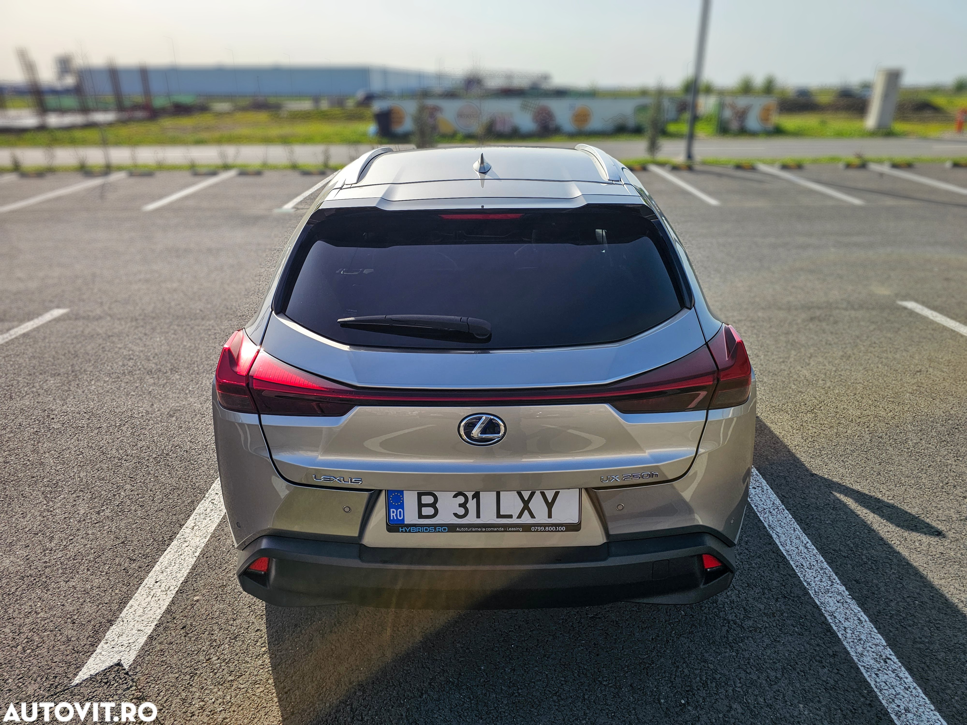 Lexus UX 250h 2.0L HEV 20H- (178 HP) 4X2 CVT Executive - 4