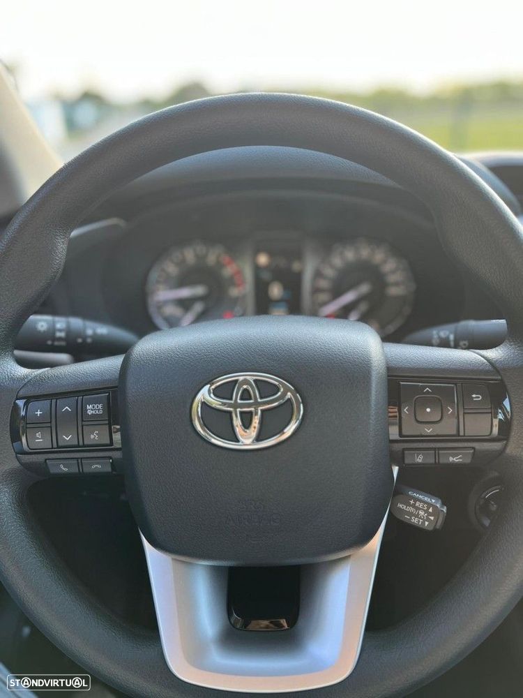 Toyota Hilux 2.4 D-4D 4WD CD CH Aut. - 27