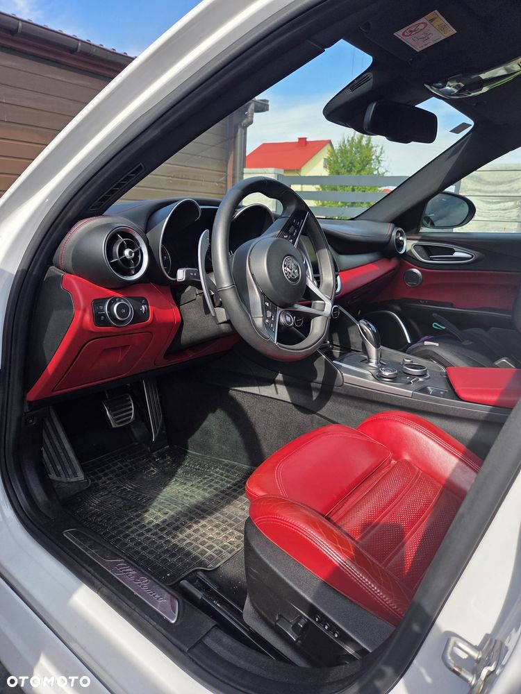 Alfa Romeo Giulia - 5