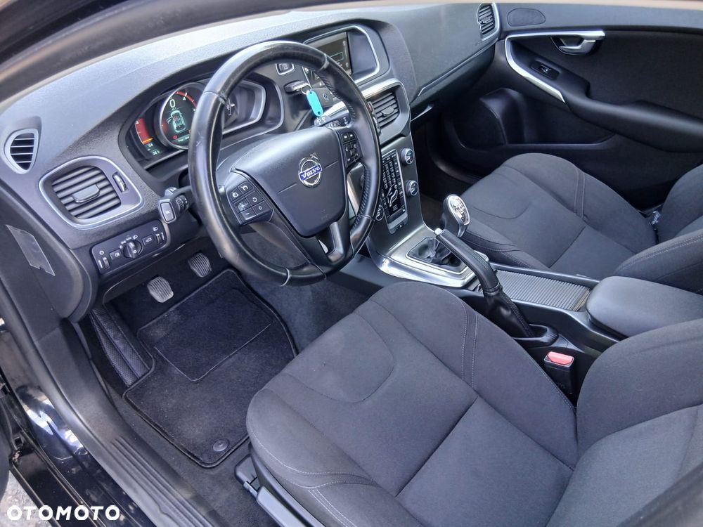Volvo V40 D2 Momentum - 19