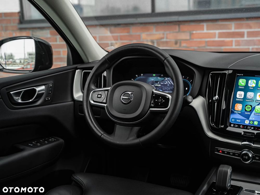 Volvo XC 60 B4 B Plus Dark - 27
