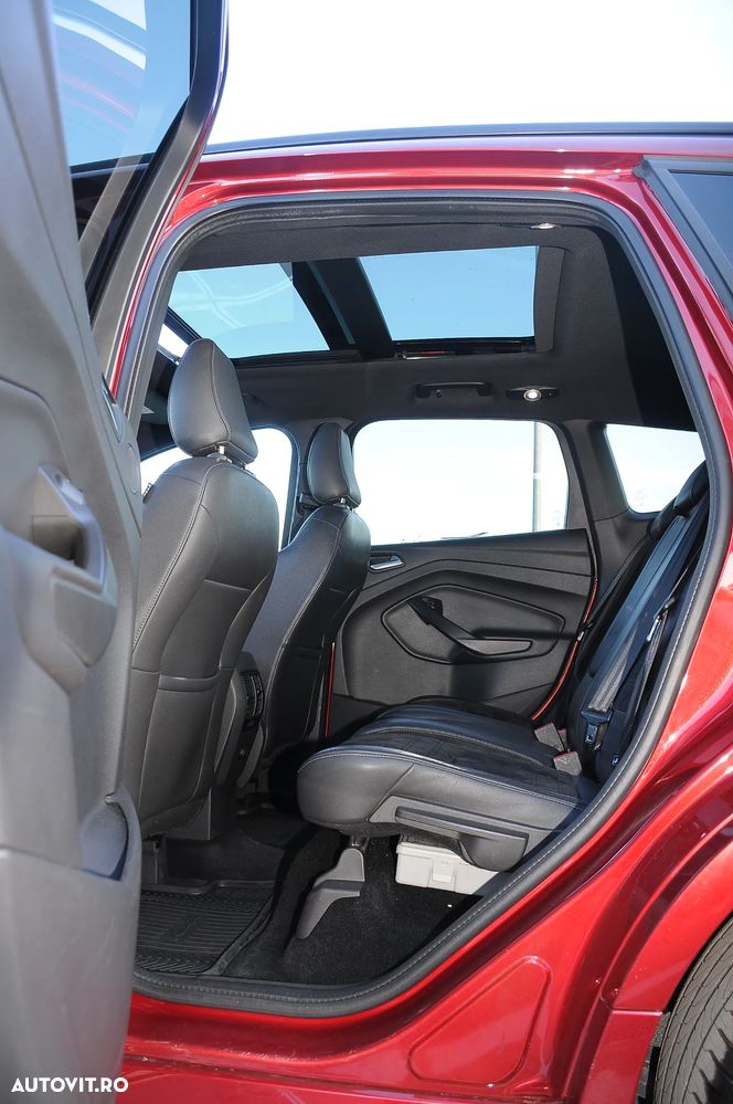 Ford Kuga 2.0 TDCi 4WD Powershift ST-Line - 29