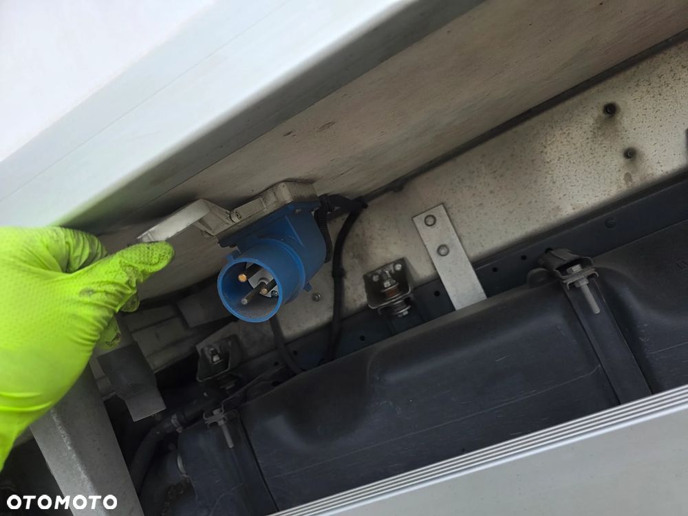 Iveco Daily 35C16 himatic 3,0 automat 160KM chłodnia winda - 15