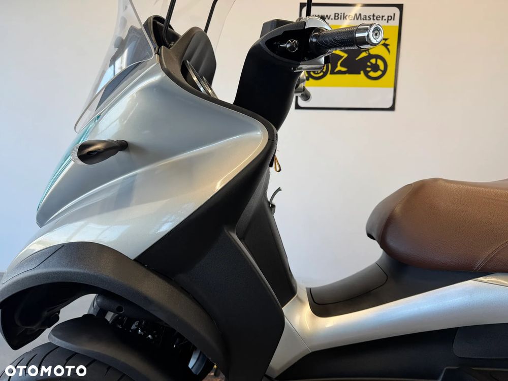 Piaggio MP-3 - 23