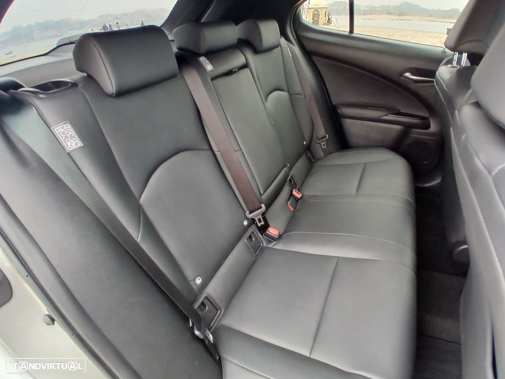 Lexus UX 250h Sport (Ecrã 12.3) - 19