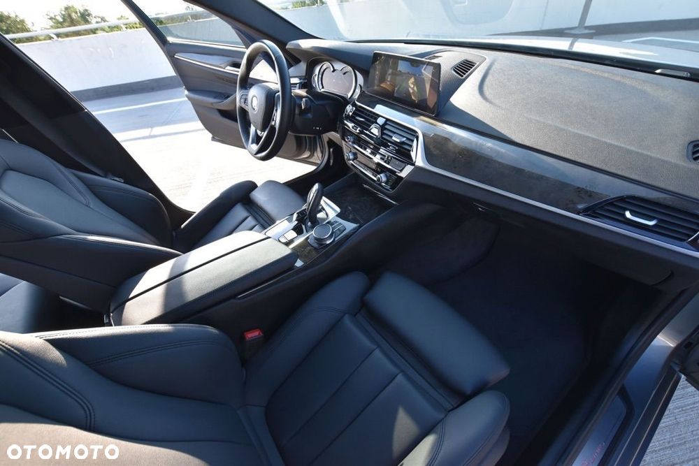 BMW Seria 5 530i xDrive Sport Line - 29