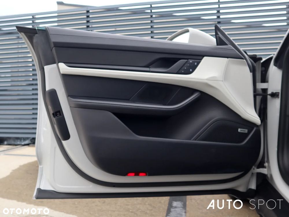 Porsche Taycan 4S - 16