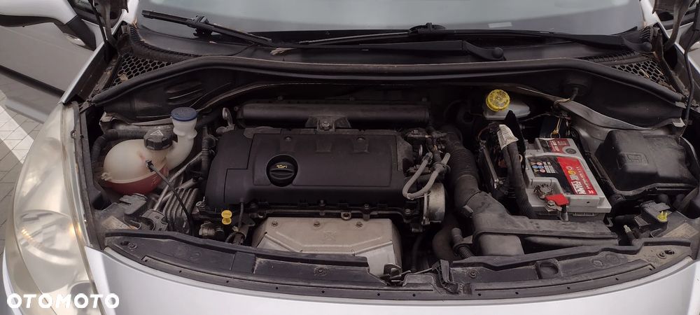 Peugeot 207 1.4 16V Trendy - 24