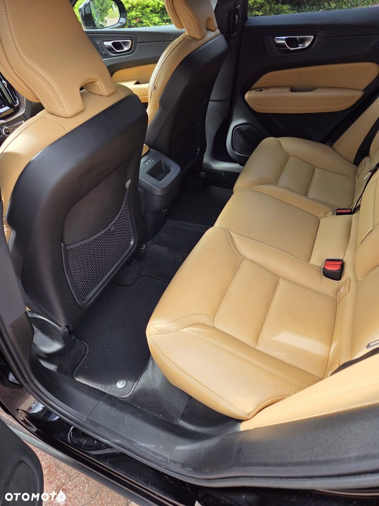 Volvo XC 60 B5 B AWD Plus Dark - 14