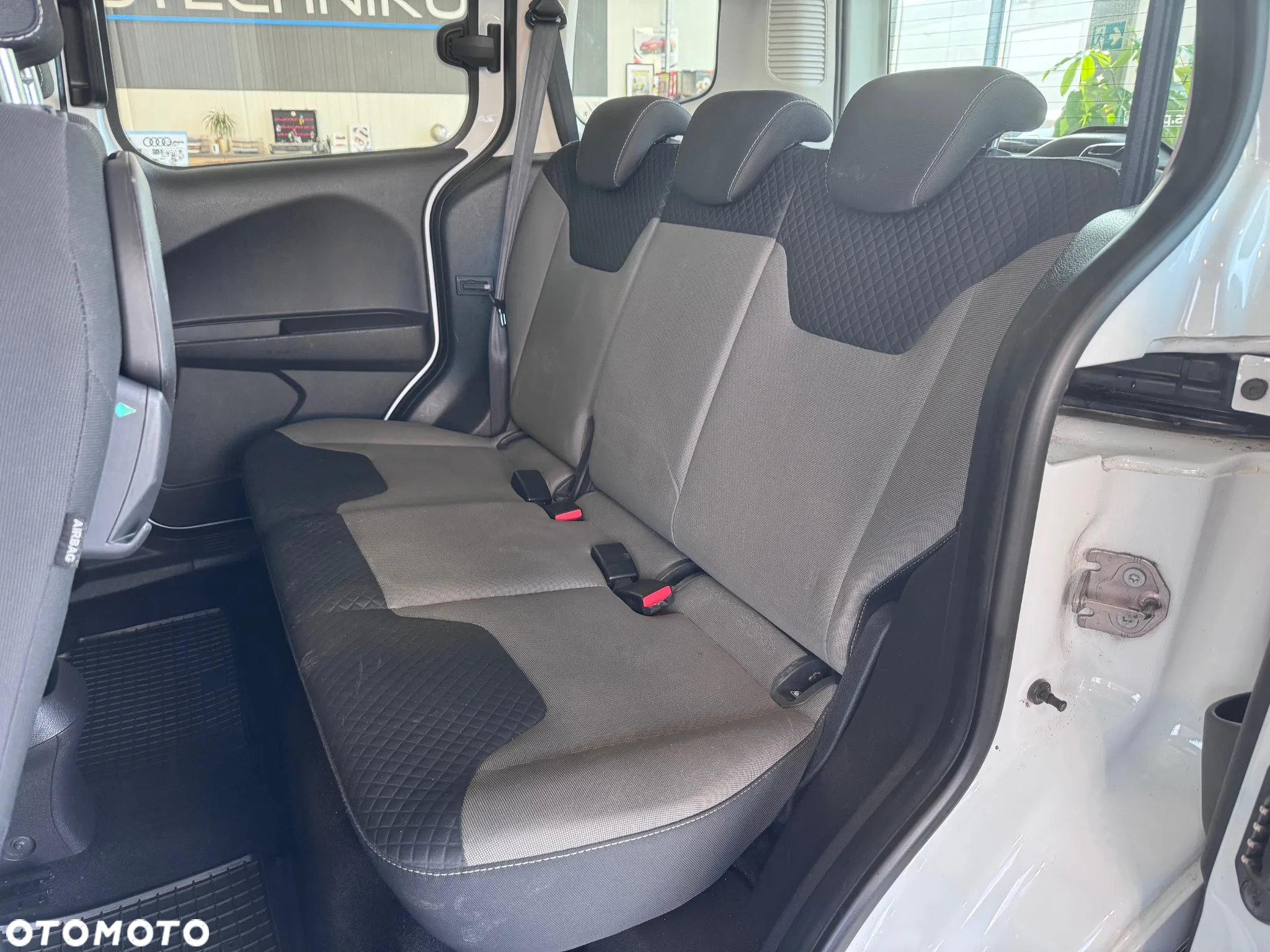Ford Tourneo Courier 1.5 TDCi Trend - 14