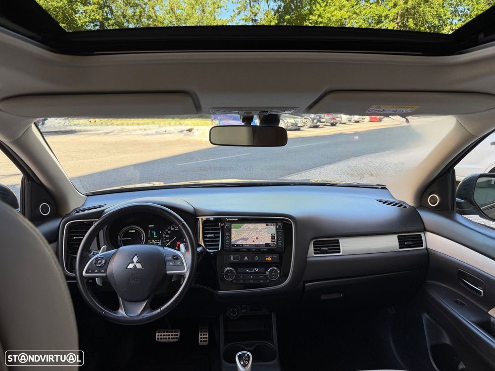 Mitsubishi Outlander 2.0 MIVEC Instyle Navi+ - 29
