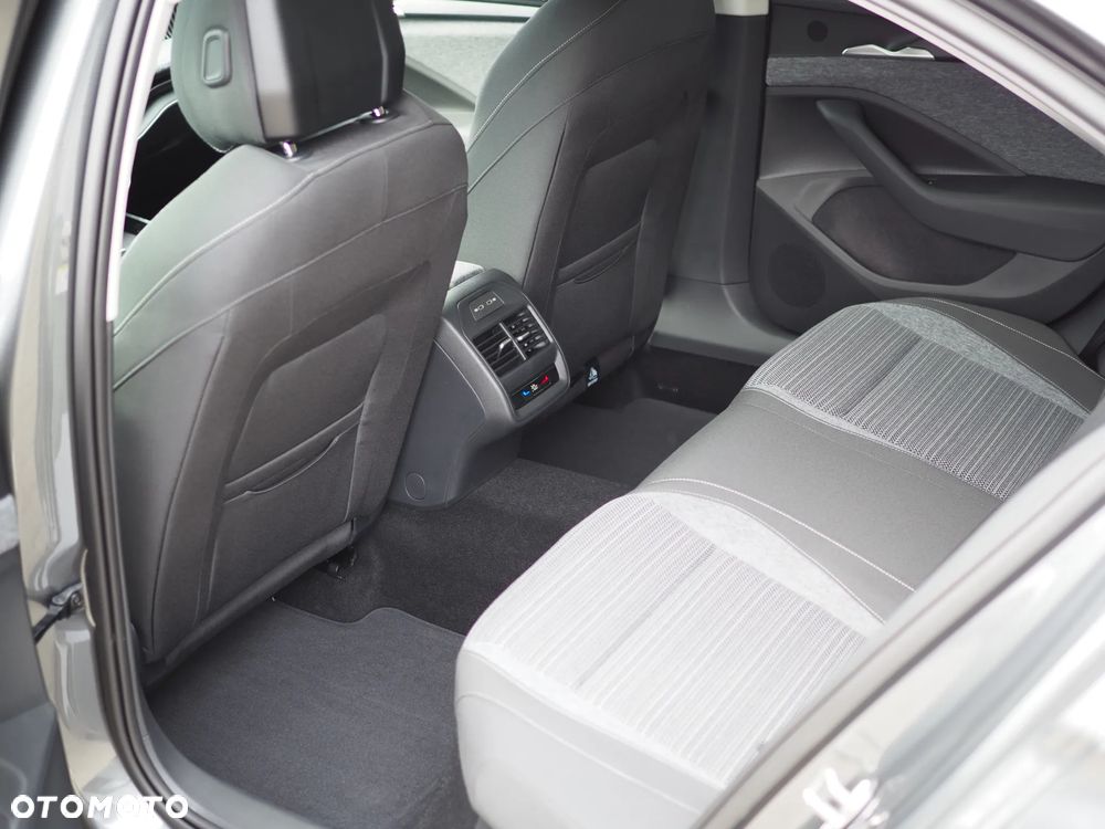 Skoda Superb 2.0 TDI SCR Selection DSG - 9