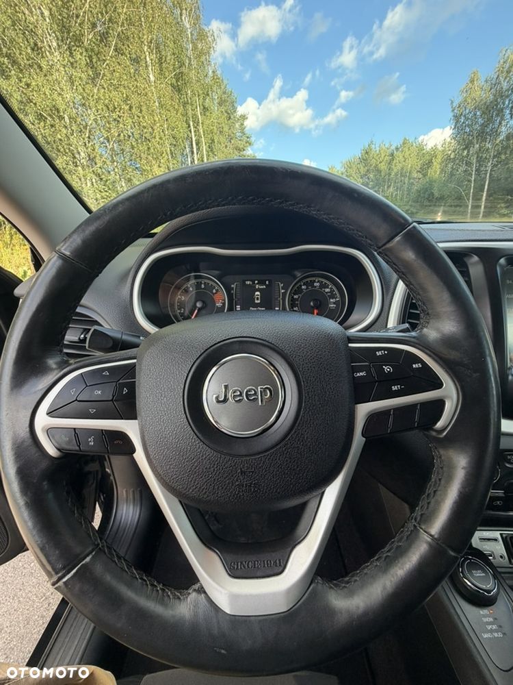 Jeep Cherokee - 19