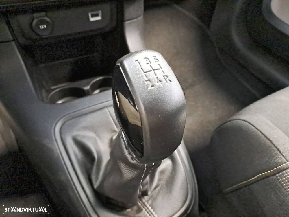 Citroën C3 1.2 PureTech Plus - 24