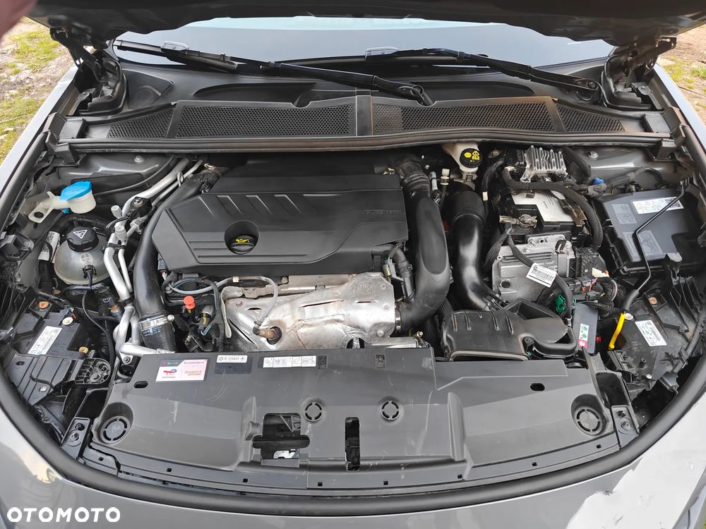 Peugeot 408 1.6 Plug-In Hybrid 180 GT EAT8 - 17