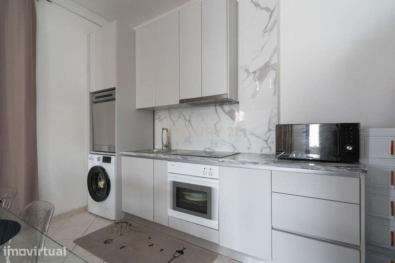 2 Lojas transformadas num Apartamento T2 - Grande imagem: 3/21