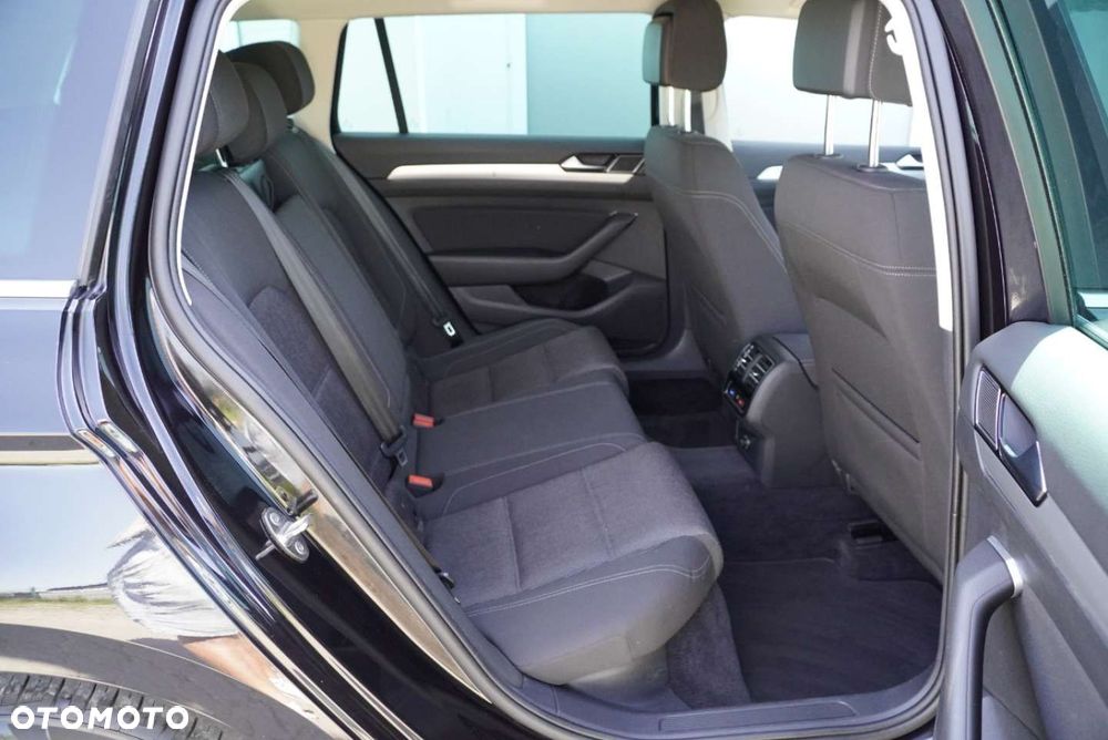 Volkswagen Passat 2.0 TDI SCR DSG Comfortline - 10